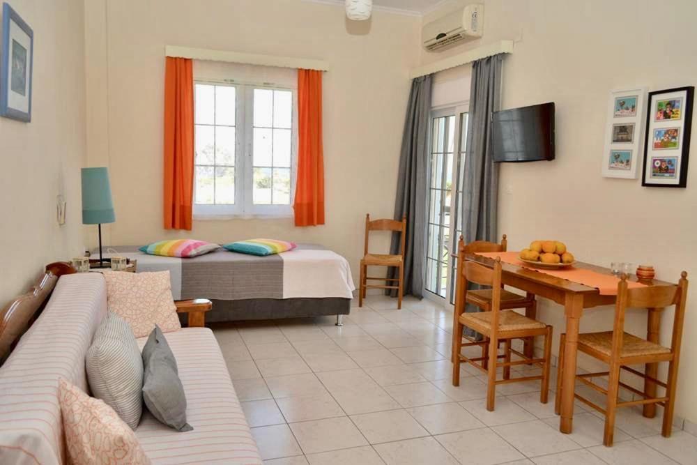 Troumpas Family Rooms & Apartments Leonidio Ngoại thất bức ảnh