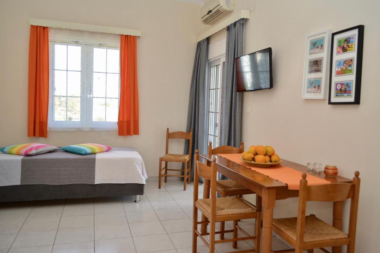 Troumpas Family Rooms & Apartments Leonidio Ngoại thất bức ảnh